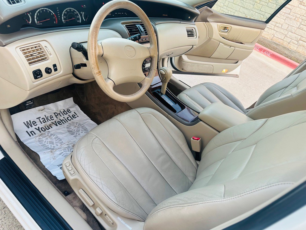 2000 Toyota Avalon Image 8