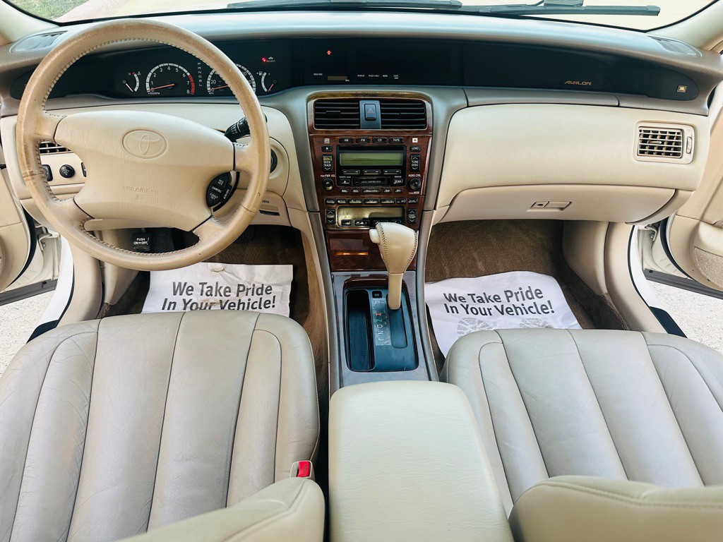 2000 Toyota Avalon Image 9