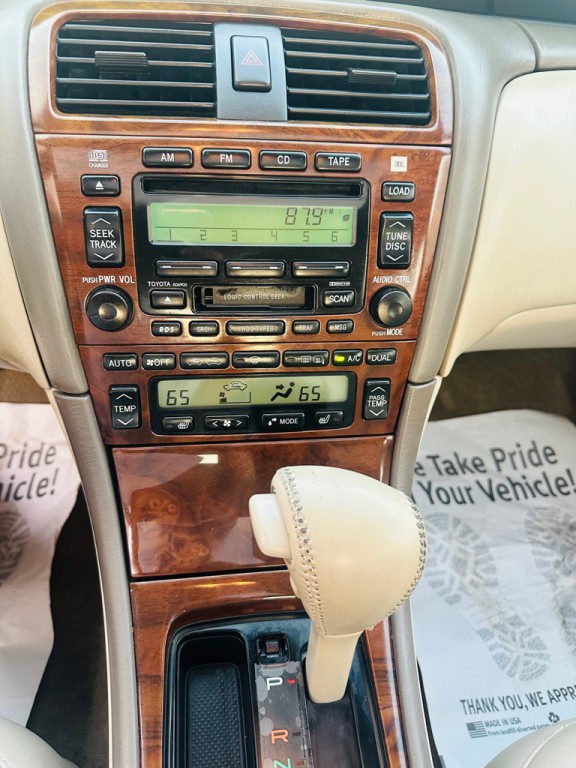 2000 Toyota Avalon Image 10