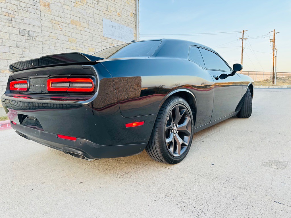 2019 Dodge Challenger Image 2