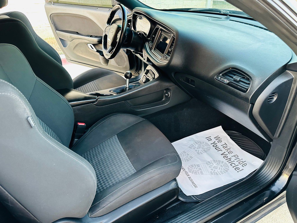 2019 Dodge Challenger Image 6