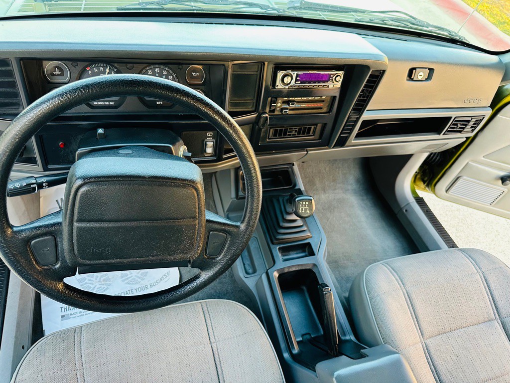 1996 Jeep Cherokee Image 8
