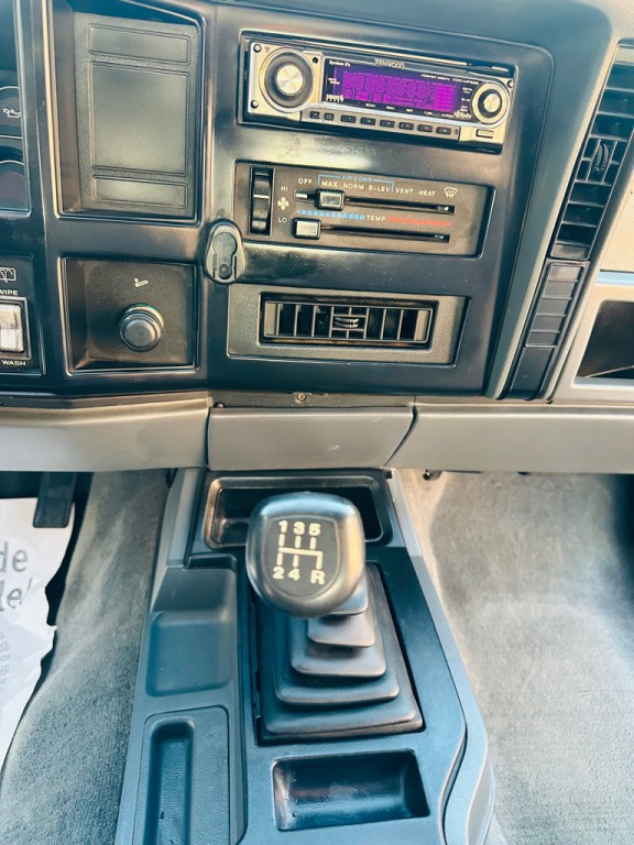 1996 Jeep Cherokee Image 9