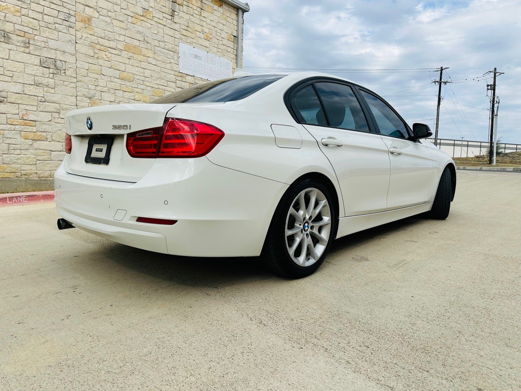 2014 BMW 3 Series Image 2