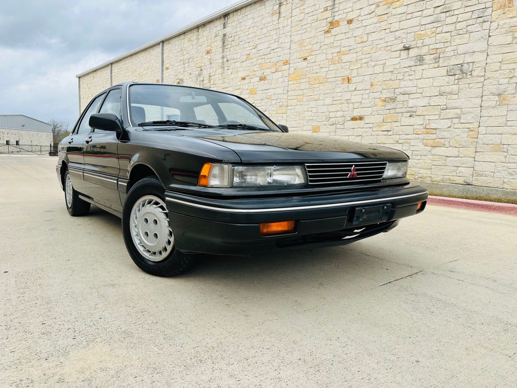 1989 Mitsubishi Galant Image 1