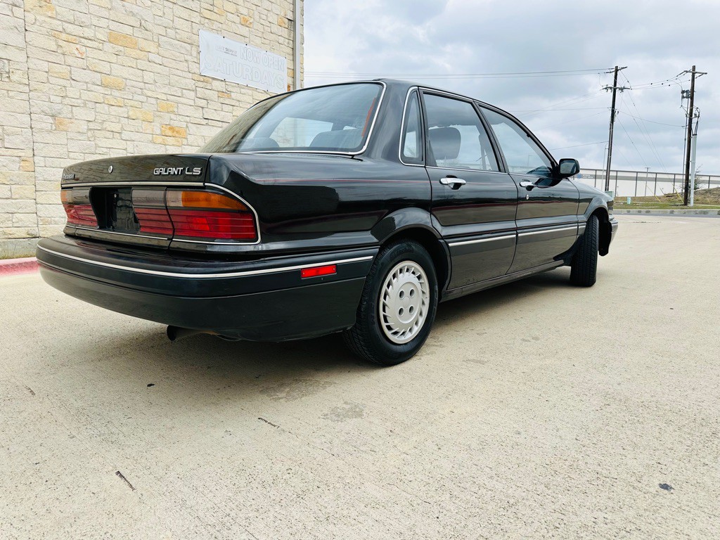 1989 Mitsubishi Galant Image 2