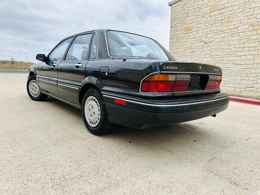 1989 Mitsubishi Galant Image 3