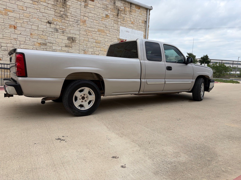 2005 Chevrolet Silverado 1500 Image 2