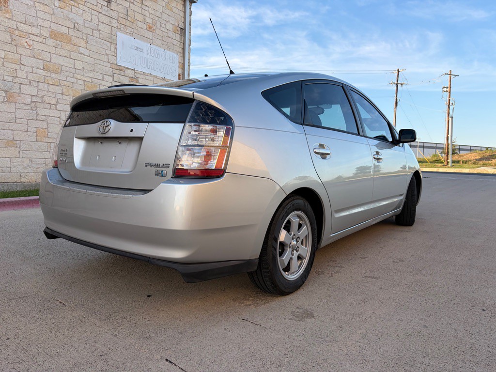 2005 Toyota Prius Image 2
