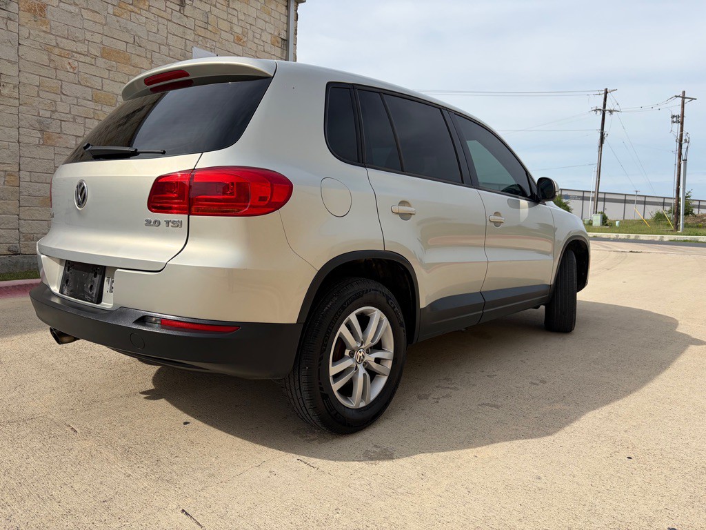2013 Volkswagen Tiguan Image 2