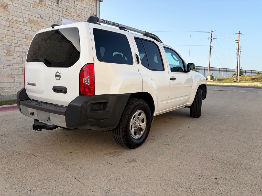 2011 Nissan Xterra Image 2