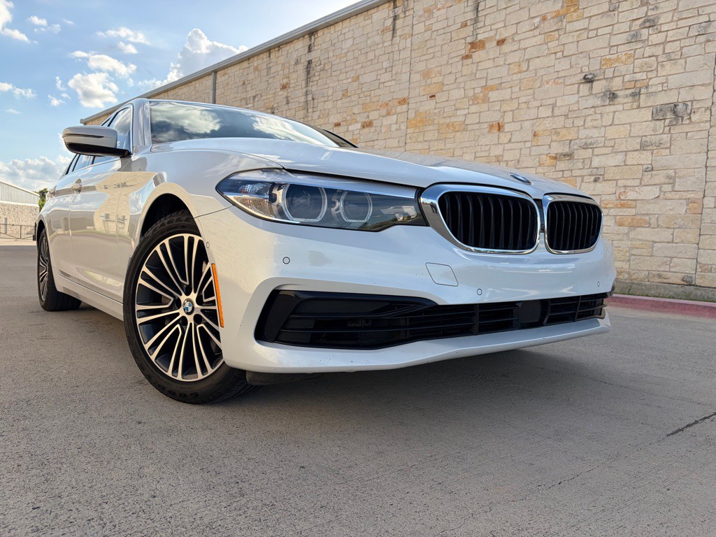 2019 BMW 5 Series Image 1