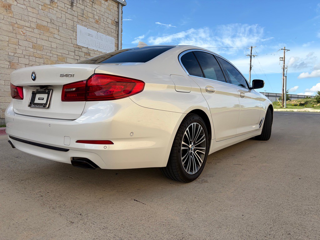 2019 BMW 5 Series Image 2