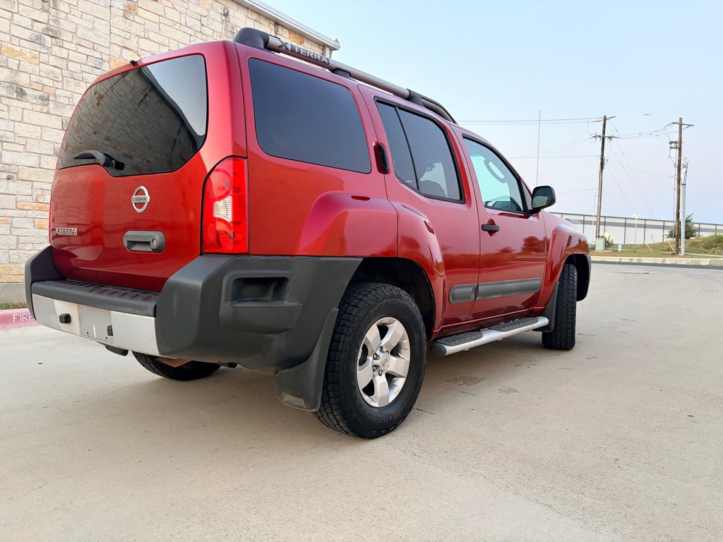 2011 Nissan Xterra Image 2