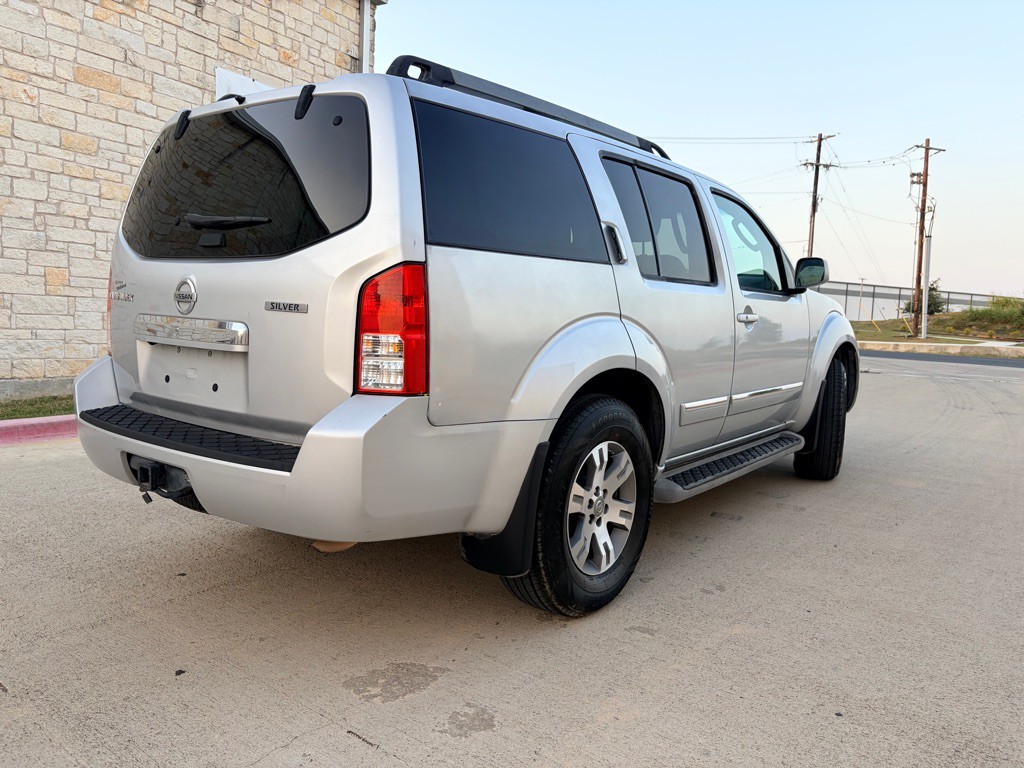 2012 Nissan Pathfinder Image 2