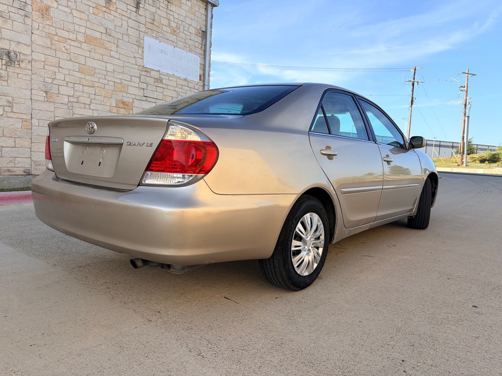 2005 Toyota Camry Image 2
