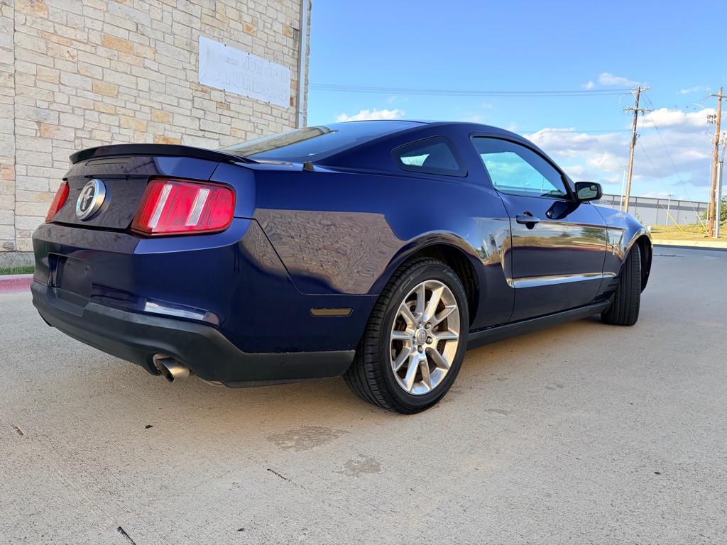 2011 Ford Mustang Image 2