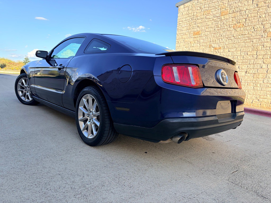 2011 Ford Mustang Image 3