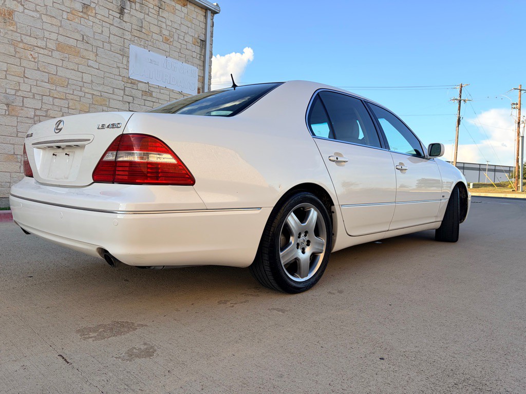 2004 Lexus LS Image 2