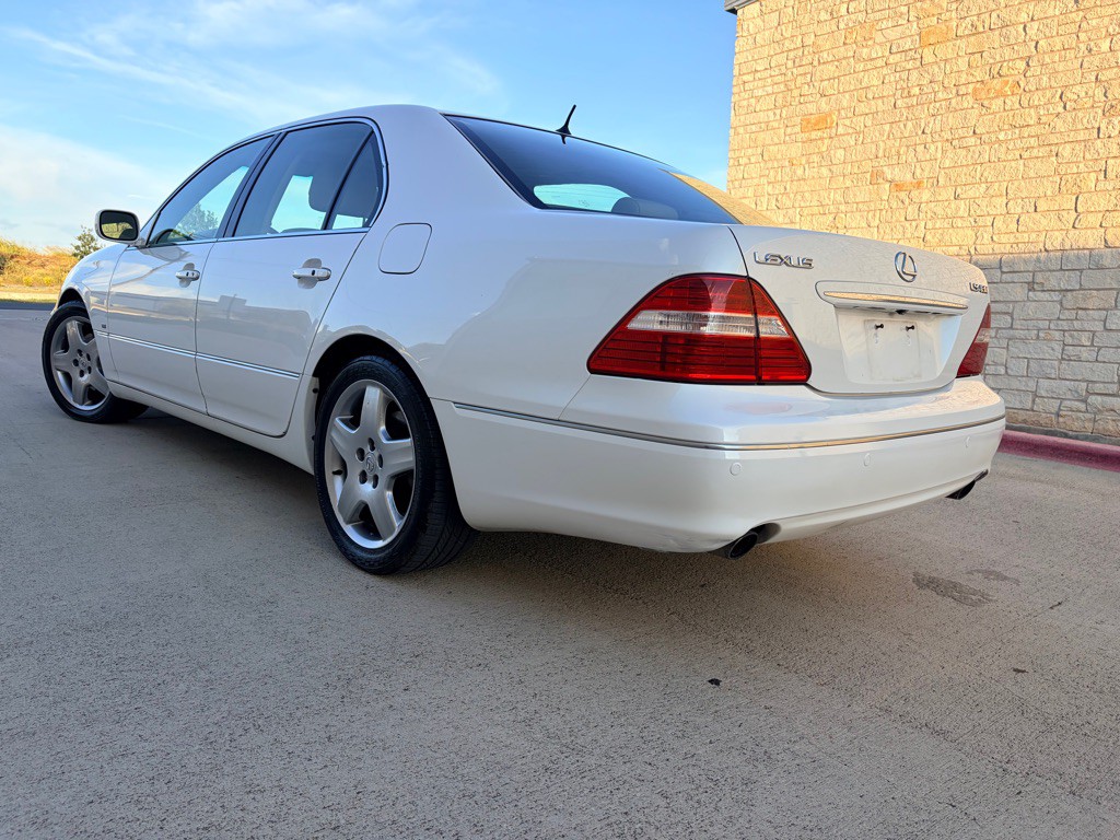 2004 Lexus LS Image 3