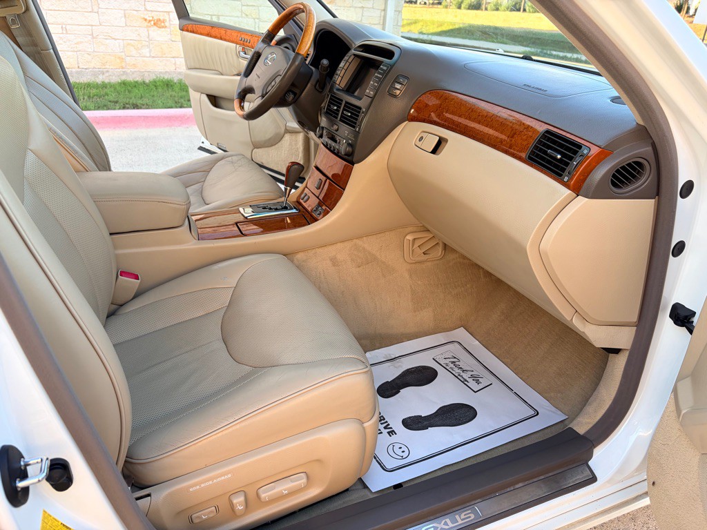2004 Lexus LS Image 6