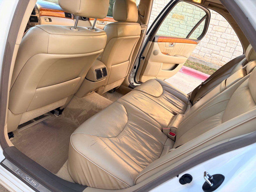 2004 Lexus LS Image 8