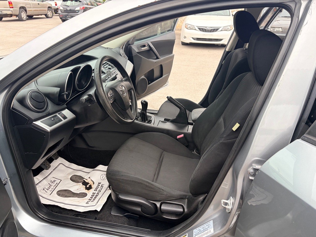 2013 Mazda Mazda3 Image 8