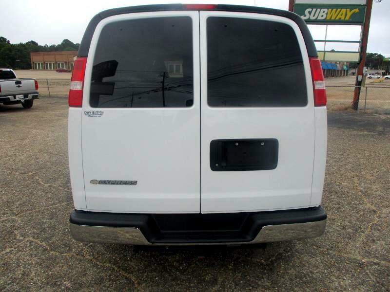 2022 Chevrolet Express Image 4