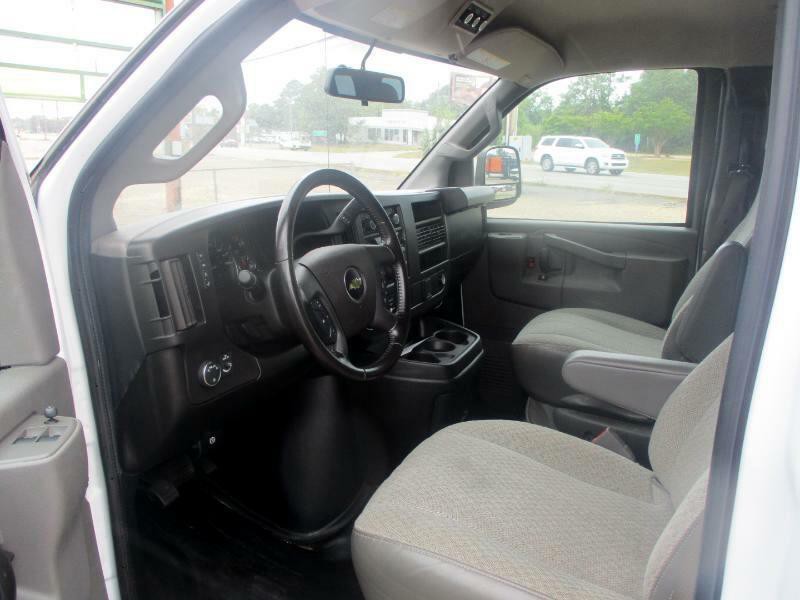 2022 Chevrolet Express Image 8
