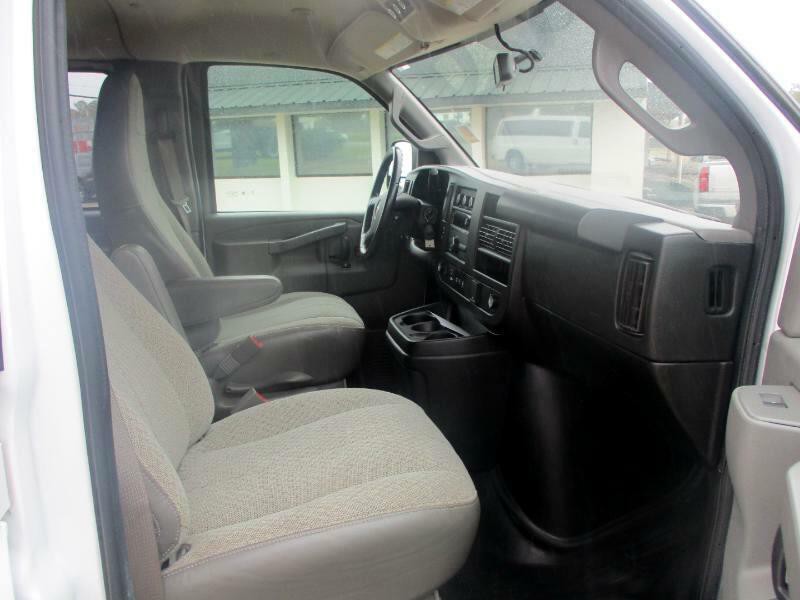 2022 Chevrolet Express Image 9