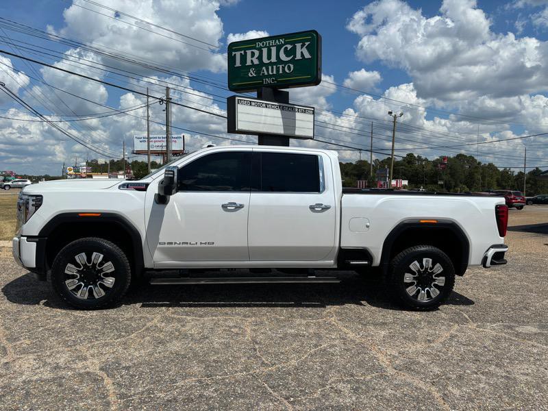 2024 GMC Sierra 2500 Image 2