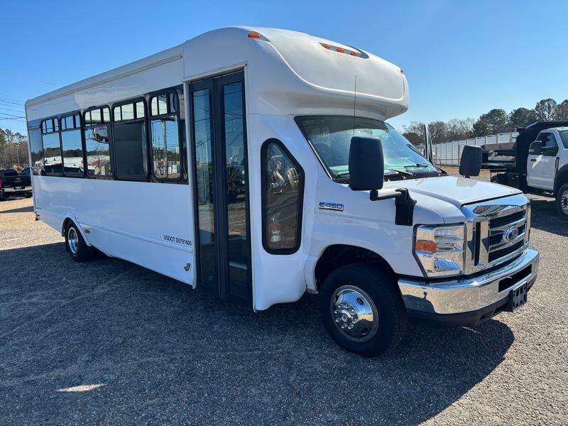2017 Ford Econoline Image 6