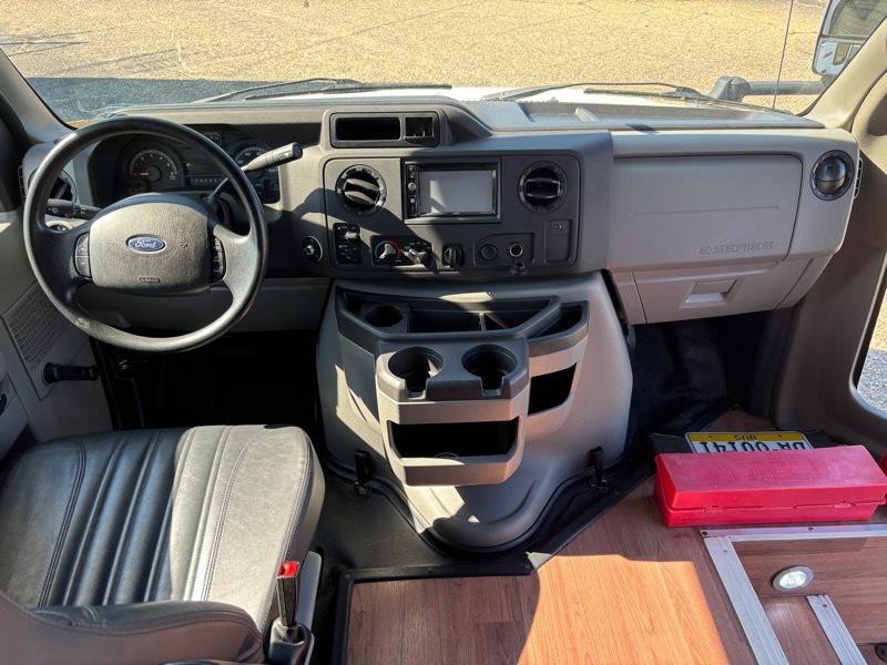 2017 Ford Econoline Image 9