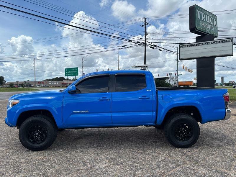 2020 Toyota Tacoma Image 2
