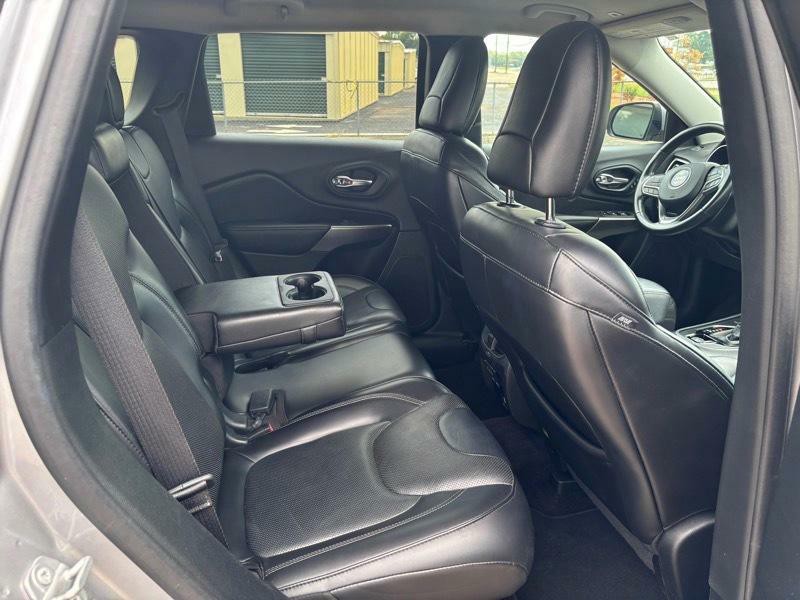 2019 Jeep Cherokee Image 16