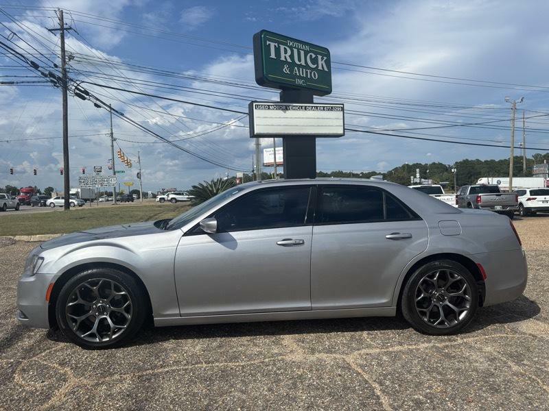 2016 Chrysler 300 Image 2