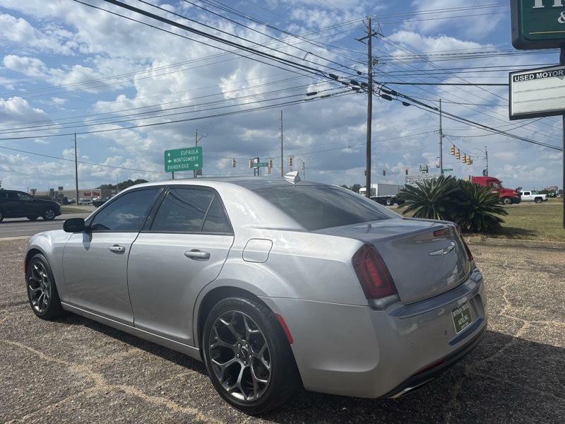 2016 Chrysler 300 Image 3