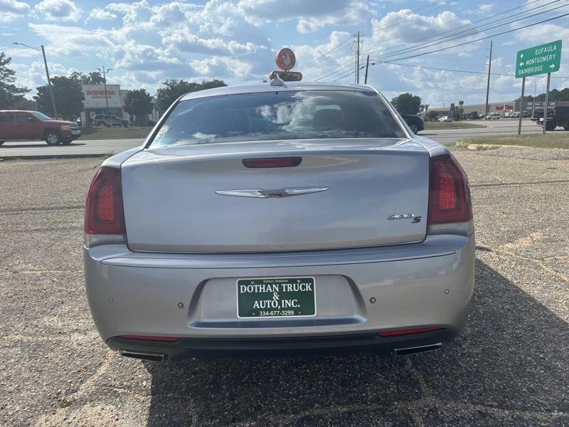 2016 Chrysler 300 Image 4