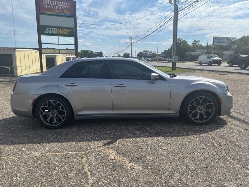 2016 Chrysler 300 Image 6