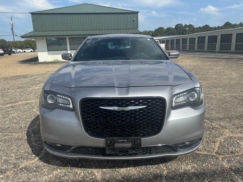 2016 Chrysler 300 Image 8