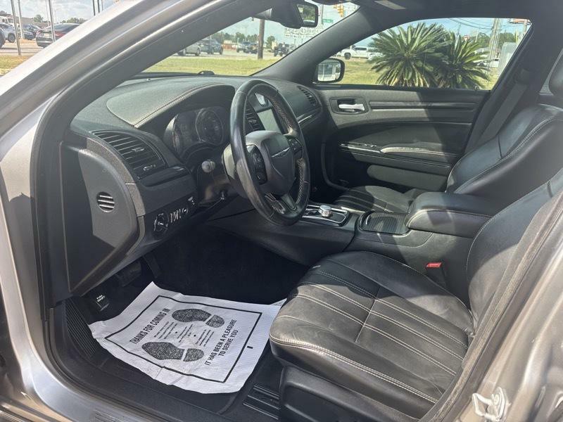 2016 Chrysler 300 Image 10