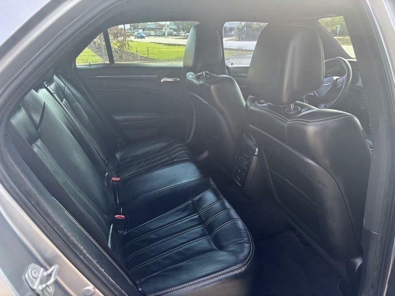 2016 Chrysler 300 Image 15