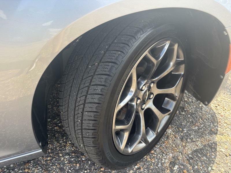 2016 Chrysler 300 Image 17