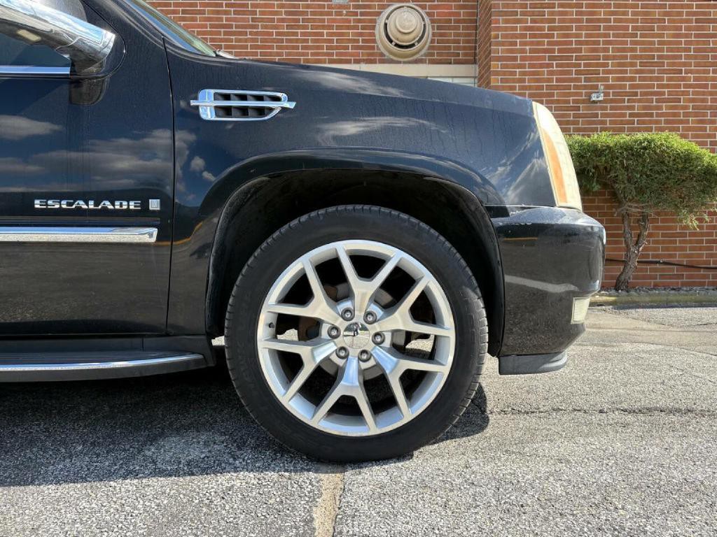 2007 Cadillac Escalade Image 13