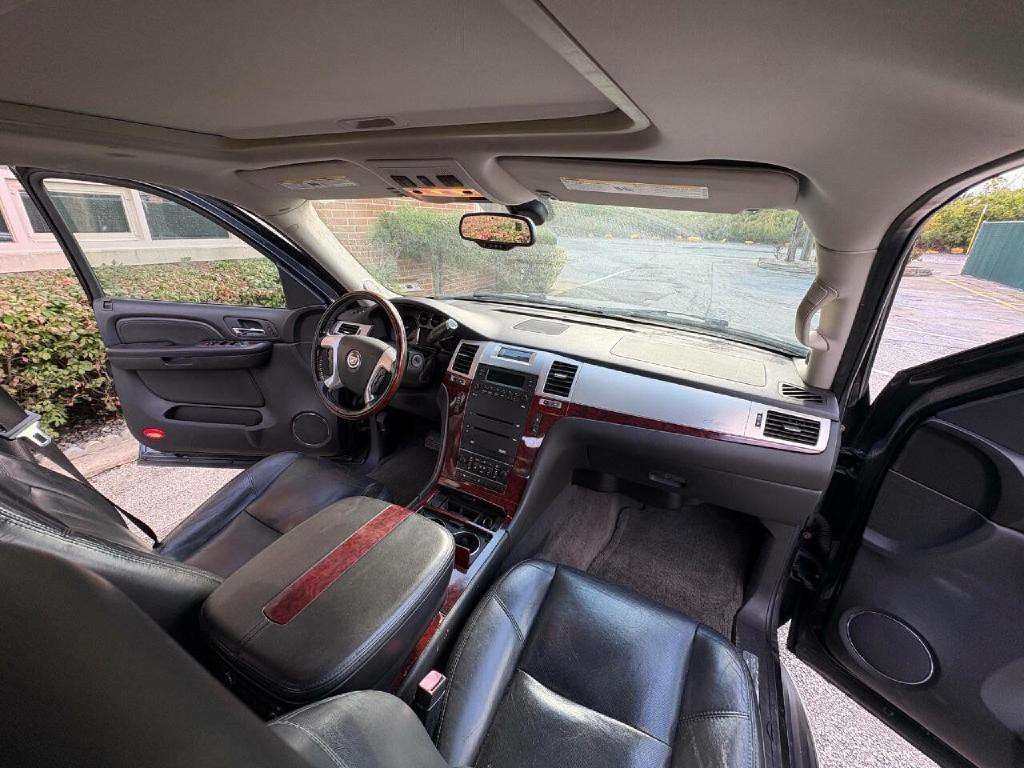 2007 Cadillac Escalade Image 30