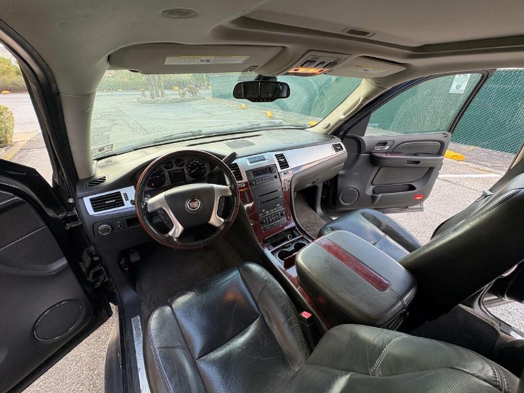 2007 Cadillac Escalade Image 32