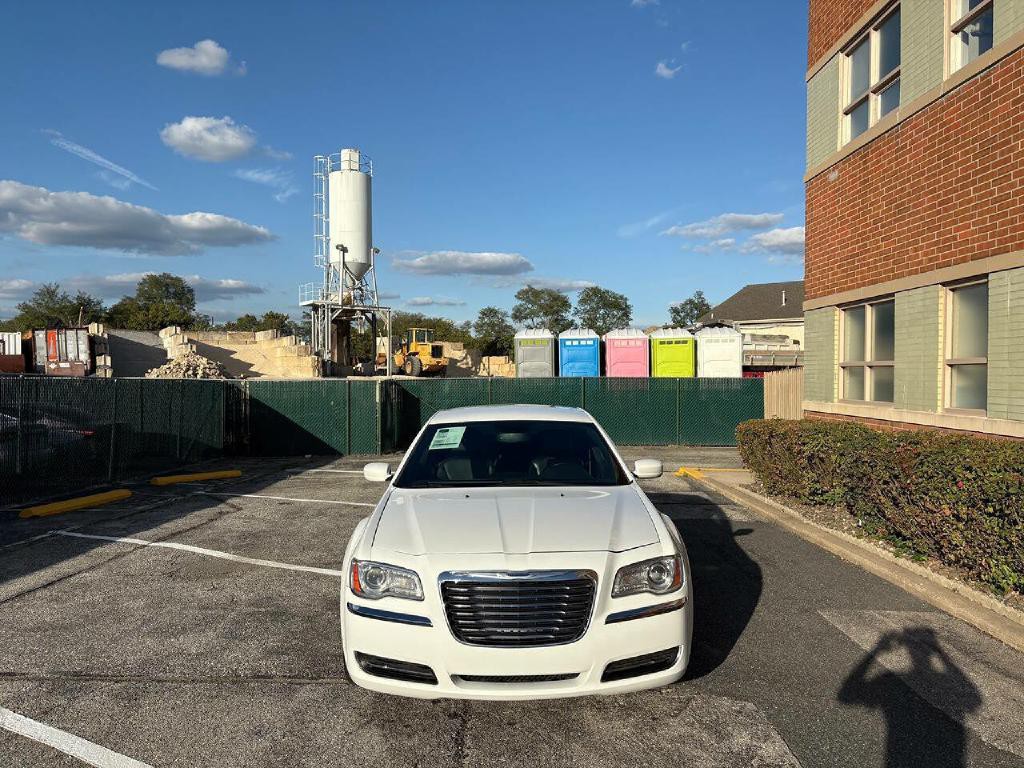 2014 Chrysler 300 Image 3
