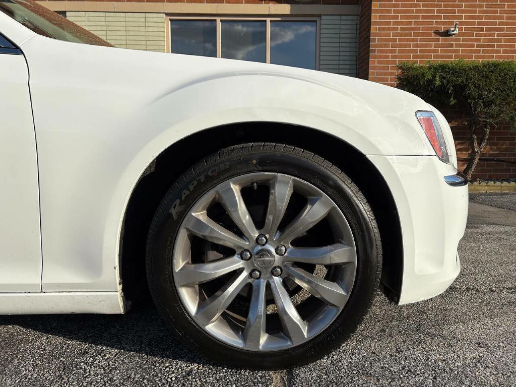 2014 Chrysler 300 Image 10
