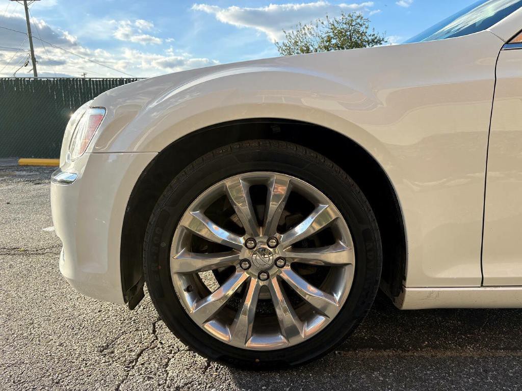 2014 Chrysler 300 Image 12