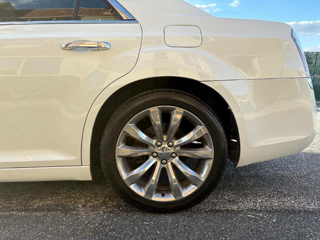 2014 Chrysler 300 Image 13